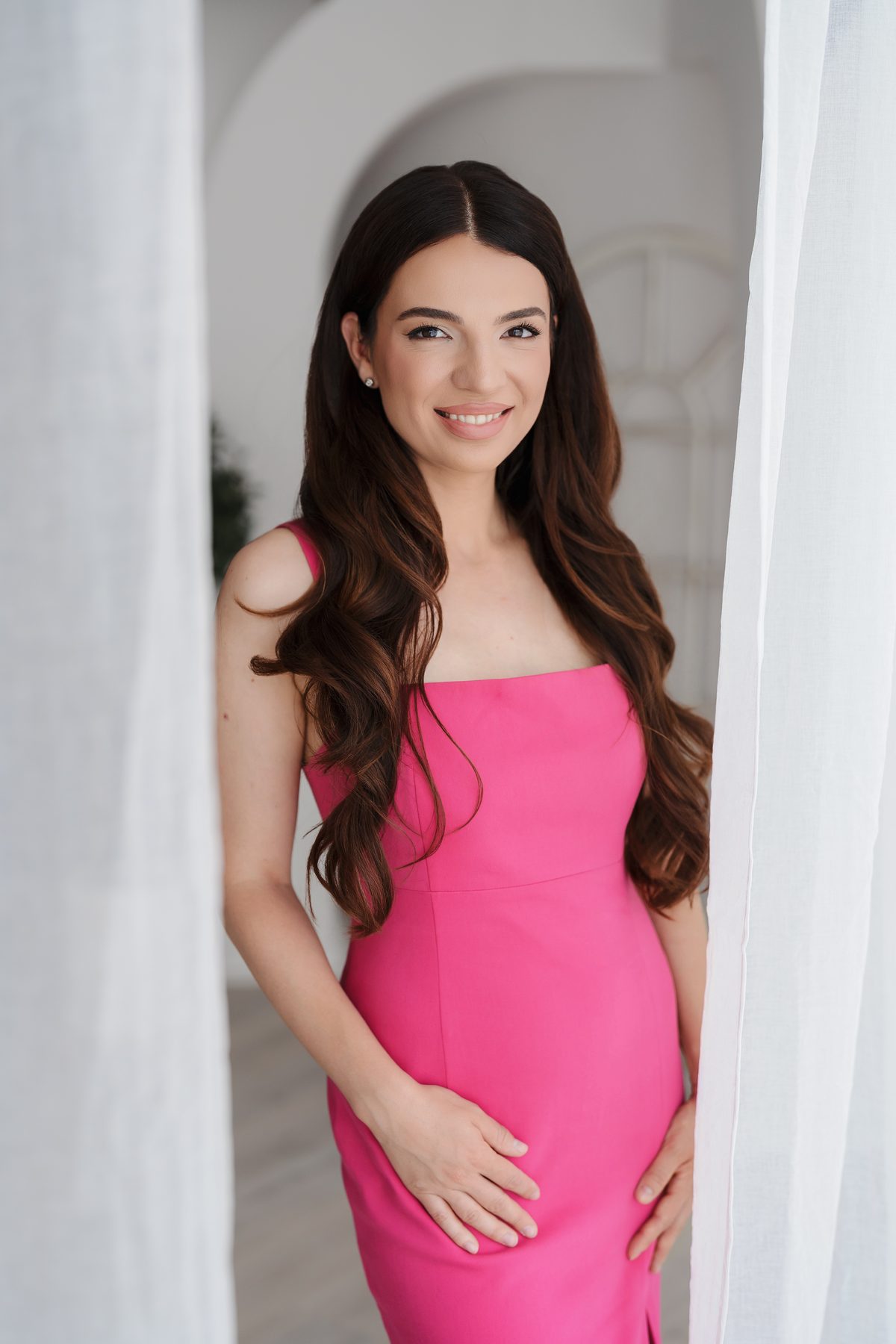 Dermatolog sau cosmetician? Cine ce poate face pentru pielea ta